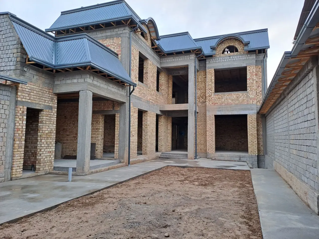 Сотилади 7 хонали ҳовли уй, 5 сотих, 500 м² — Тошкент тумани