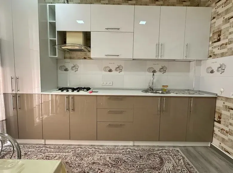 Sotiladi 3 xonali kvartira, 110 m², 2/4 qavat — Fargʻona shahri