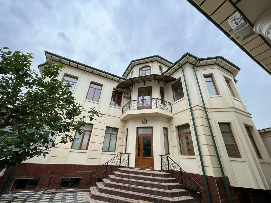Ижарага берилади 6 хонали ҳовли уй, 250 м², 3 қаватли — Яккасарой тумани