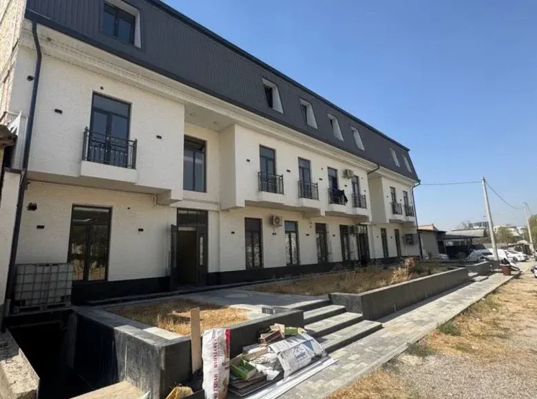 Продаётся 3-комнатная квартира, 64 м², 1/3 этаж — Яшнабадский район