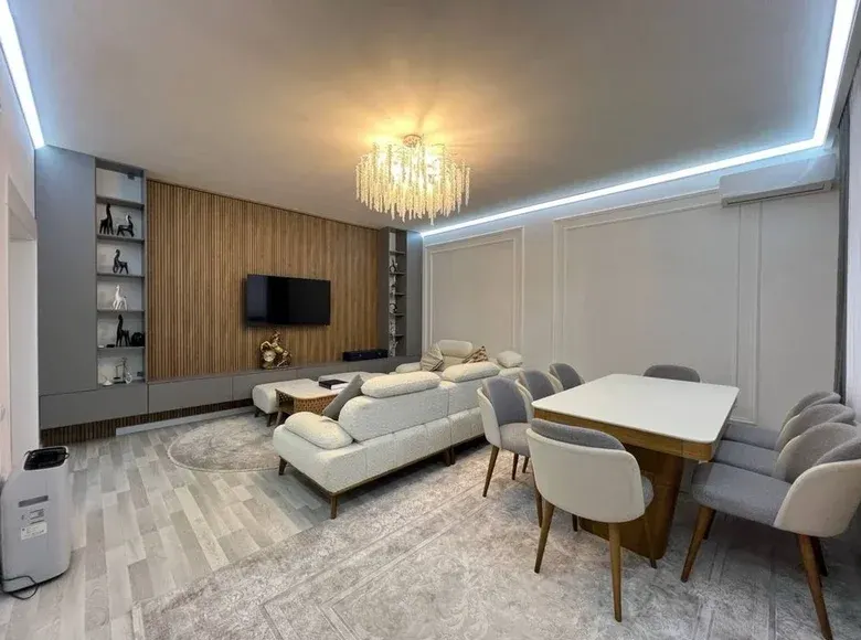 Продаётся 4-комнатная квартира, 111 м², 3/8 этаж — Мирзо-Улугбекский район