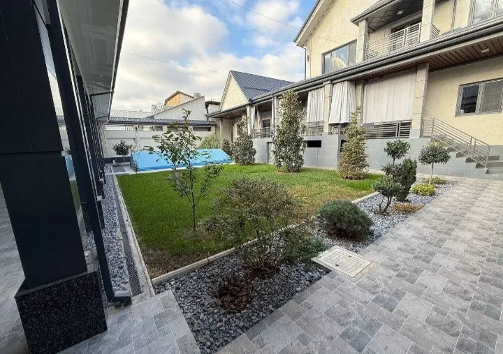 Ижарага берилади 6 хонали ҳовли уй, 8 сотих, 800 м², 1/3 қават — Миробод тумани