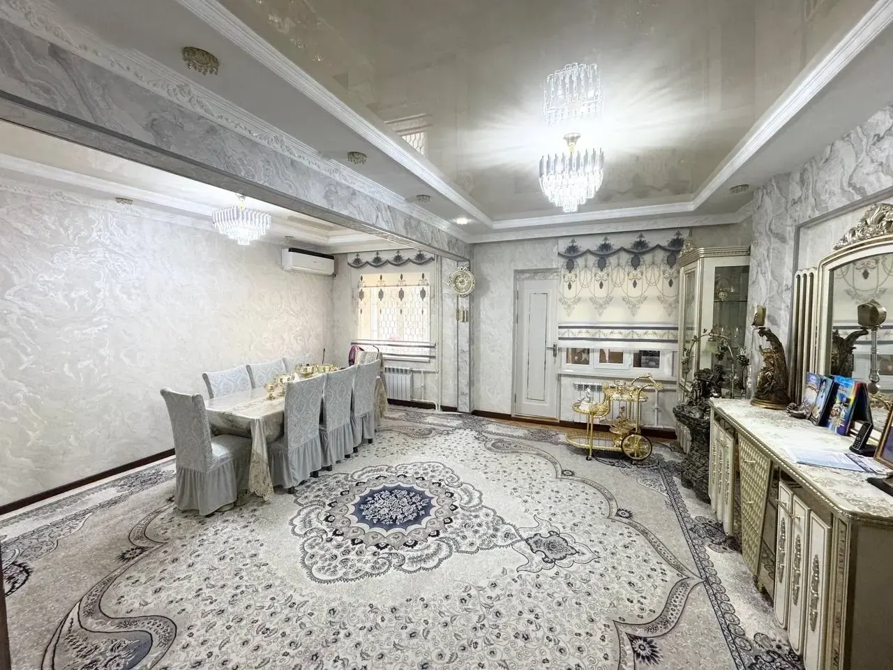 Продаётся 4-комнатная квартира, 92 м², 1/4 этаж — Мирзо-Улугбекский район