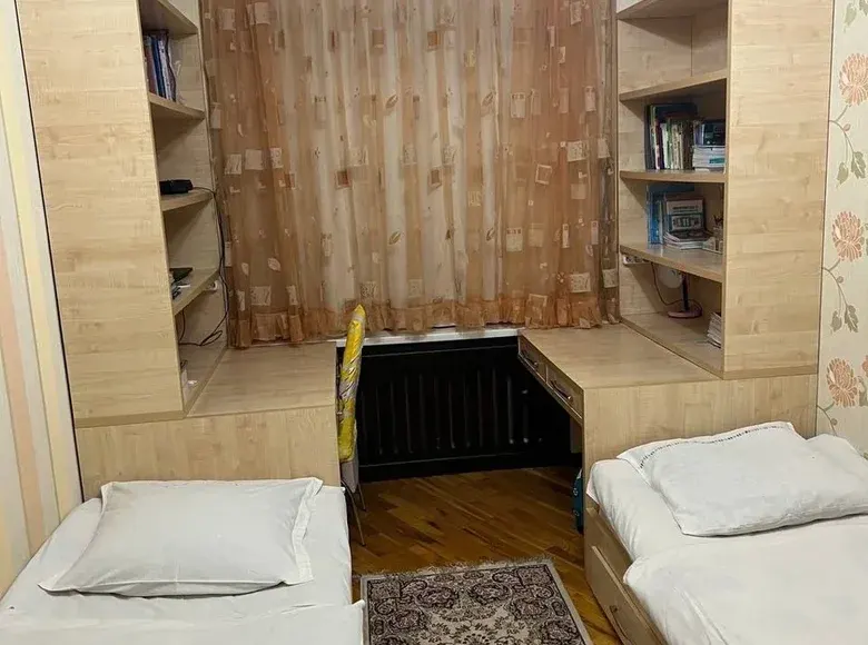 Сотилади 4 хонали квартира, 100 м², 1/9 қават — Мирзо Улуғбек тумани