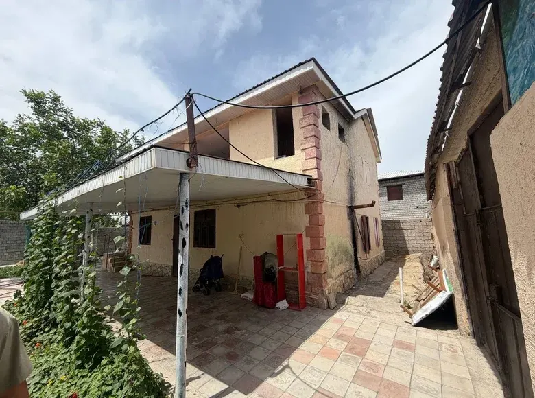 Сотилади 3 хонали ҳовли уй, 12 сотих, 1200 м² — Бўстонлиқ тумани