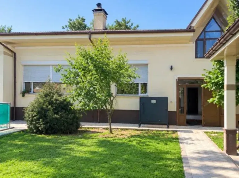 Сотилади 5 хонали ҳовли уй, 7 сотих, 700 м², 2 қаватли — Шайхонтоҳур тумани