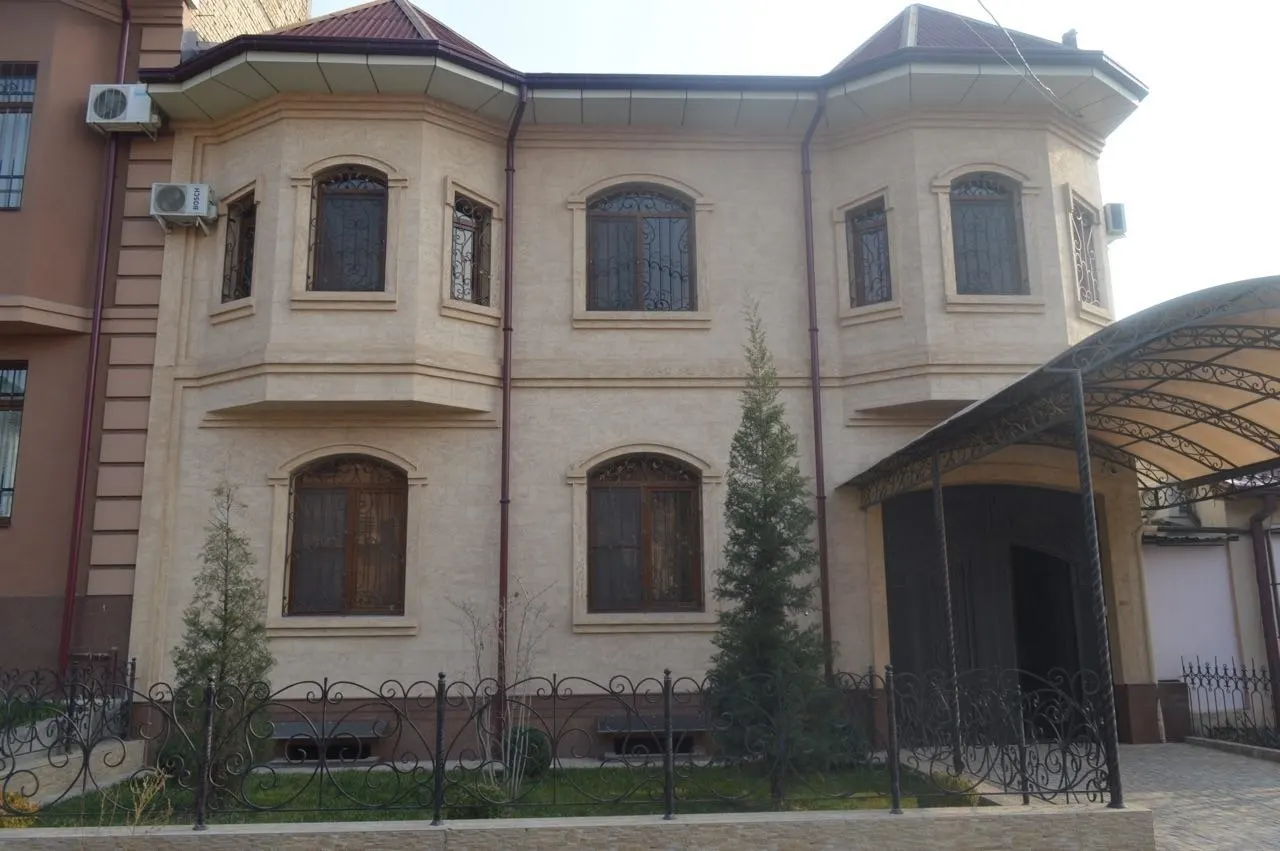 Sotiladi hovli uy, 3 sotix, 3 qavatli — Mirzo Ulugʻbek tumani