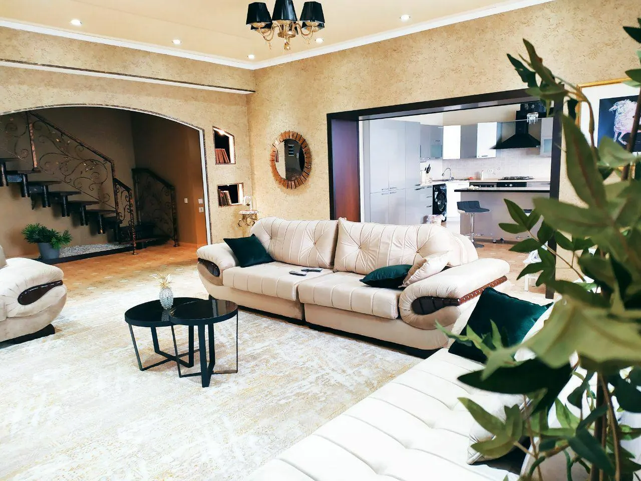 Сдаётся 5-комнатная квартира, 275 м², 8/9 этаж — Мирабадский район