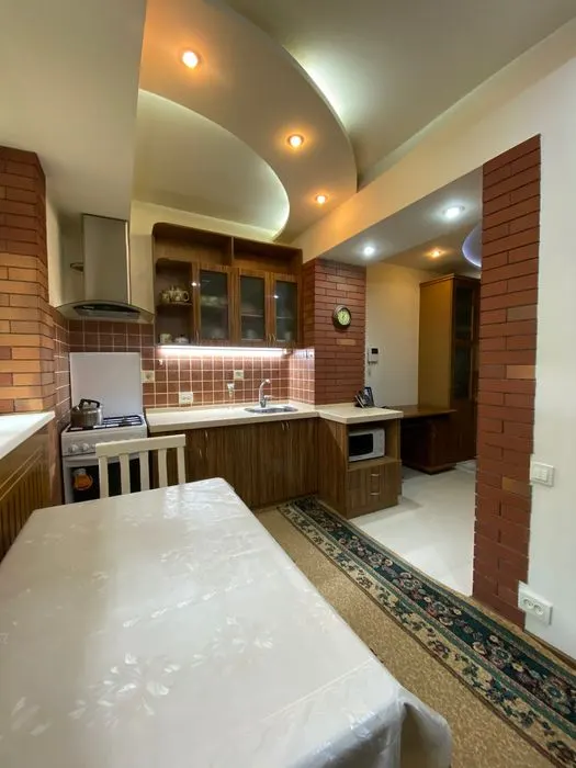 Сдаётся 1-комнатная квартира, 50 м², 1/4 этаж — Мирзо-Улугбекский район