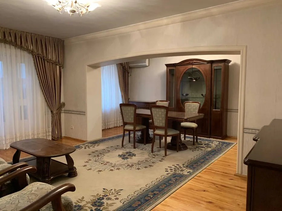 Сдаётся 4-комнатная квартира, 97 м², 2/4 этаж — Юнусабадский район