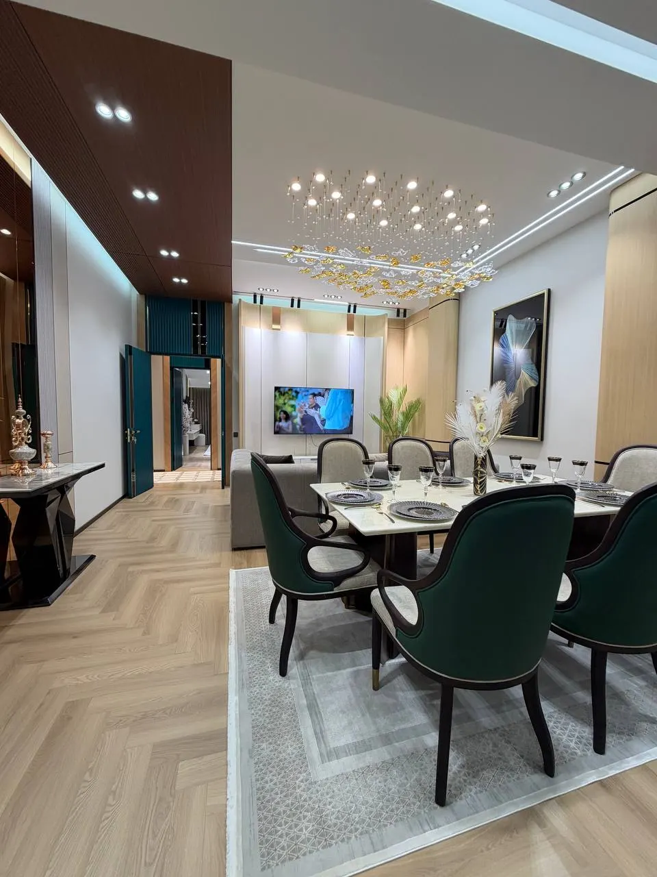 Продаётся 4-комнатная квартира, 162 м², 8/8 этаж — Яккасарайский район