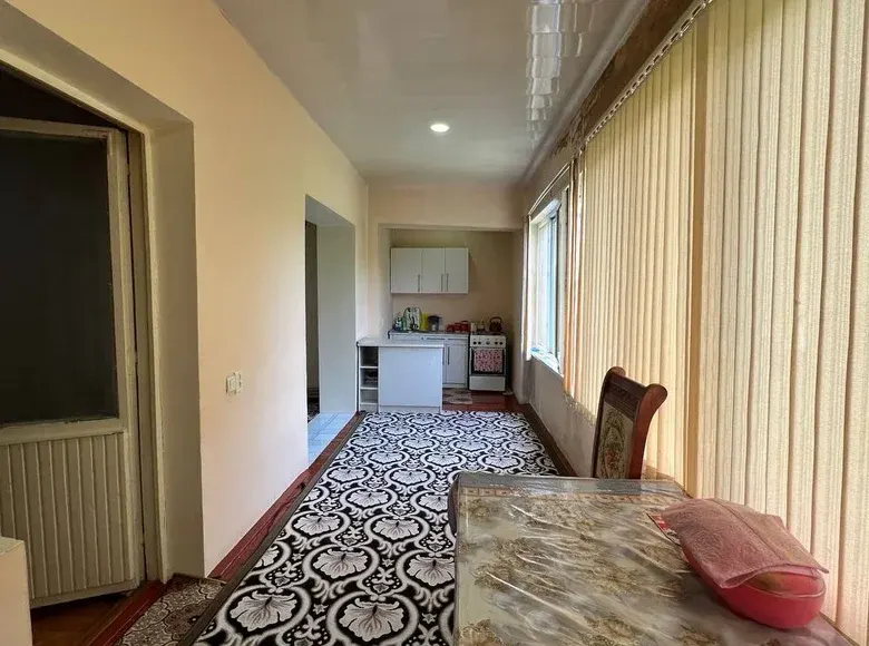 Продаётся 3-комнатная квартира, 76 м², 4/4 этаж — Фергана