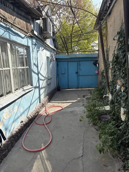 Sotiladi 3 xonali hovli uy, 1.6 sotix, 80 m² — Mirobod tumani