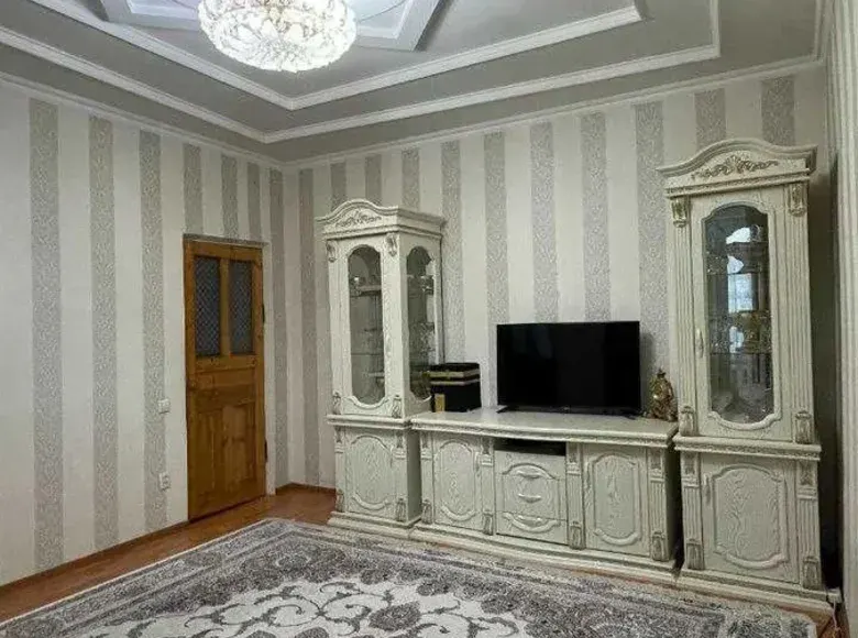 Sotiladi 3 xonali kvartira, 64 m², 3/3 qavat — Mirobod tumani