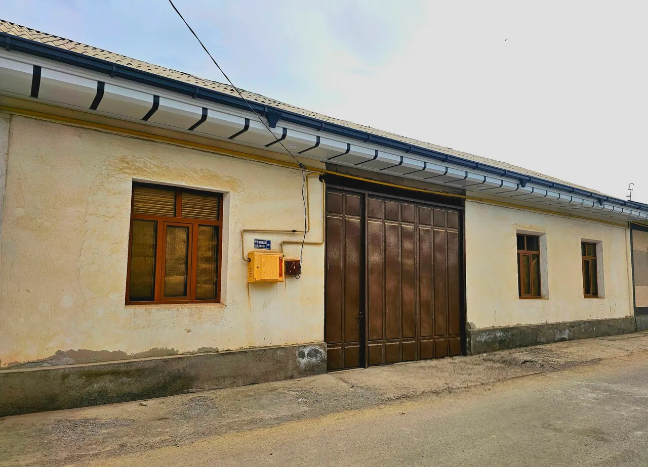 Sotiladi hovli uy, 6 sotix — Karmana tumani