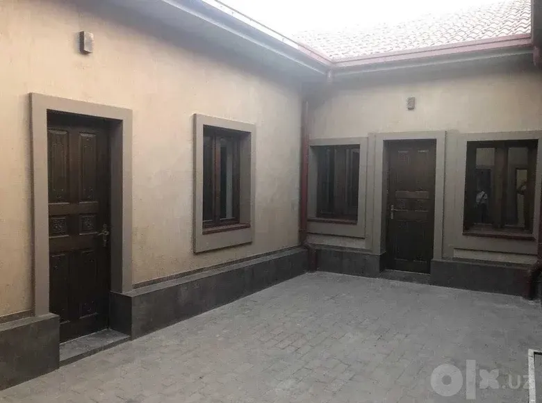 Sotiladi 4 xonali hovli uy, 1,7 sotix, 80 m², 1 qavatli — Shayxontohur tumani