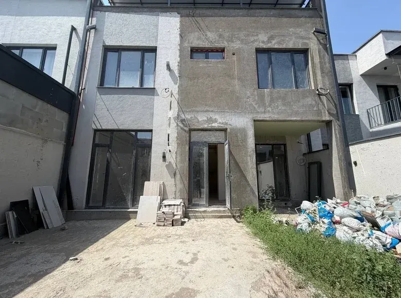 Сотилади 5 хонали ҳовли уй, 1.8 сотих, 300 м², 2/2 қават — Юнусобод тумани