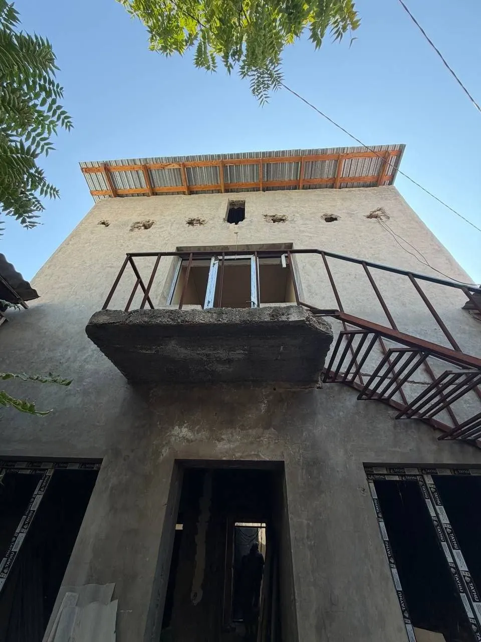 Sotiladi hovli uy, 1,4 sotix, 2 qavatli — Mirobod tumani