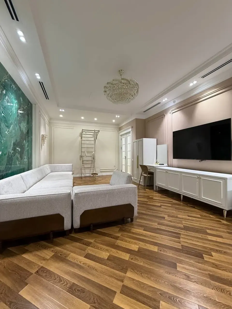 Продаётся 3-комнатная квартира, 110 м², 5/8 этаж — Шайхантахурский район