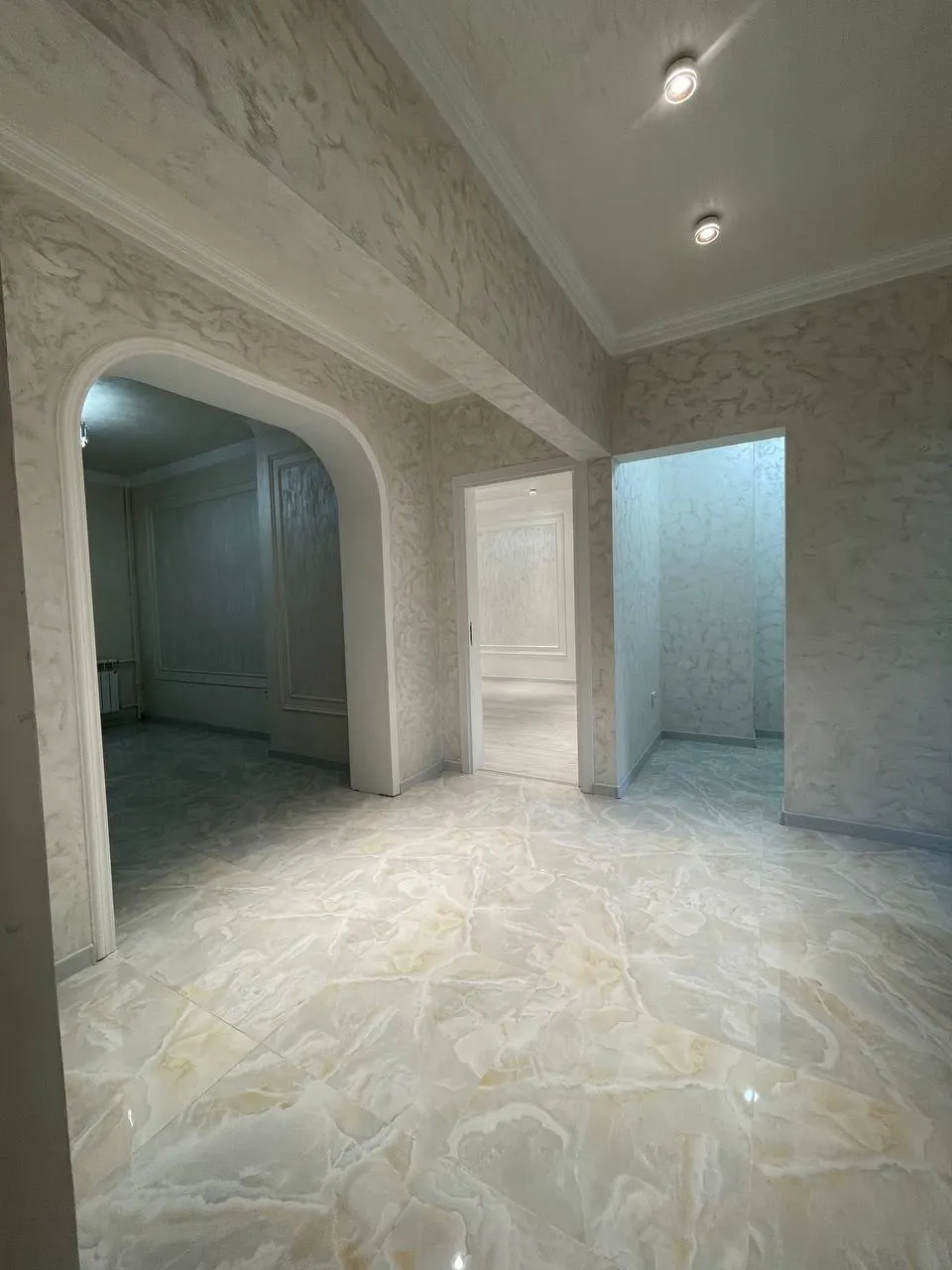 Продаётся 4-комнатная квартира, 100 м², 2/9 этаж — Яккасарайский район