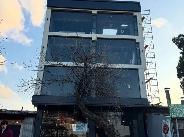 Сотилади тижорат биноси, 1100 м², 2.2 сотих — Шайхонтоҳур тумани