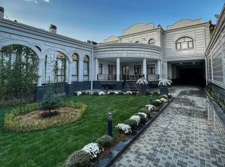 Сотилади 12 хонали ҳовли уй, 0.1 сотих, 1500 м² — Юнусобод тумани