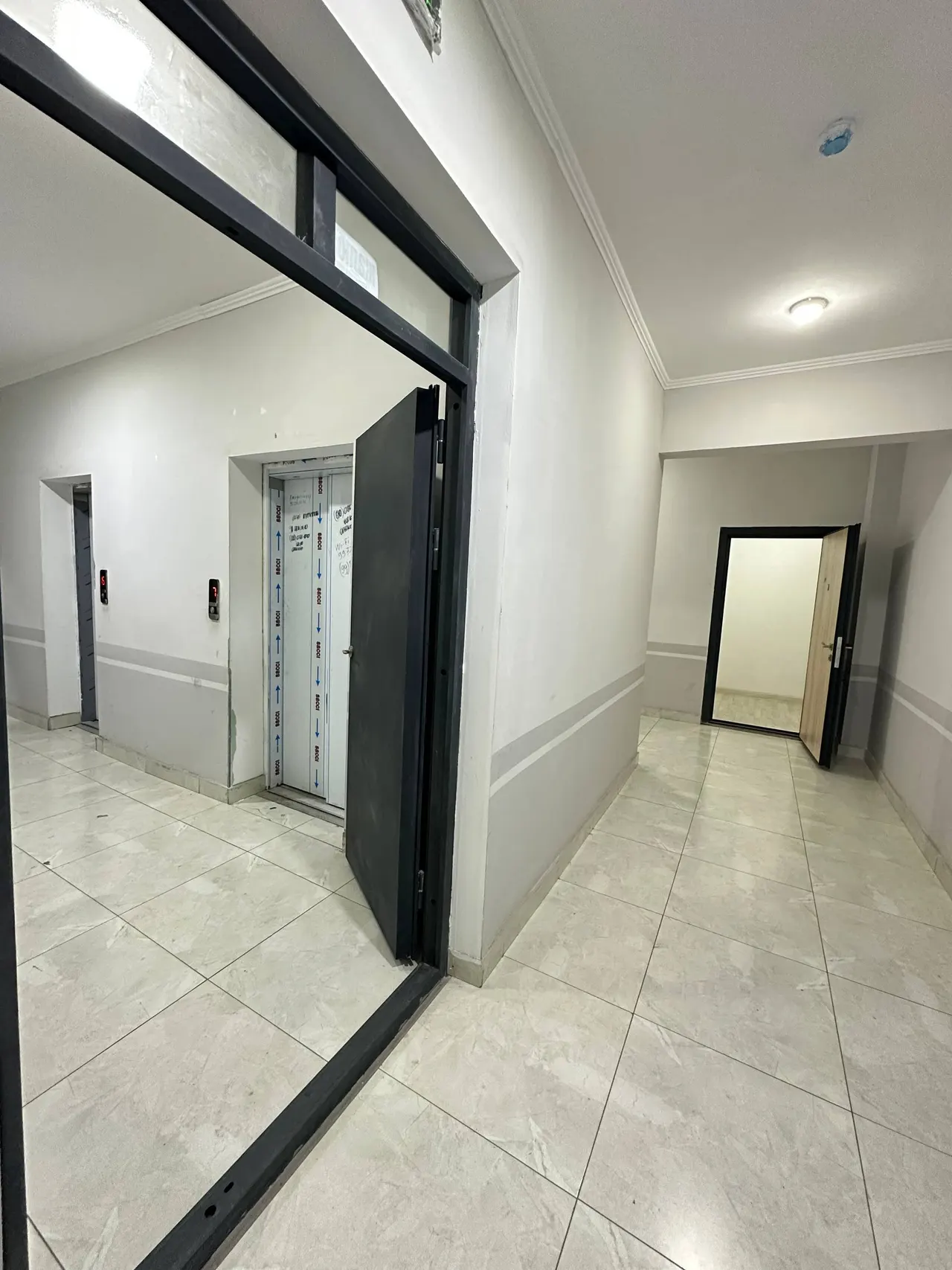 Sotiladi 2 xonali kvartira, 60 m², 9/16 qavat — Yangihayot tumani