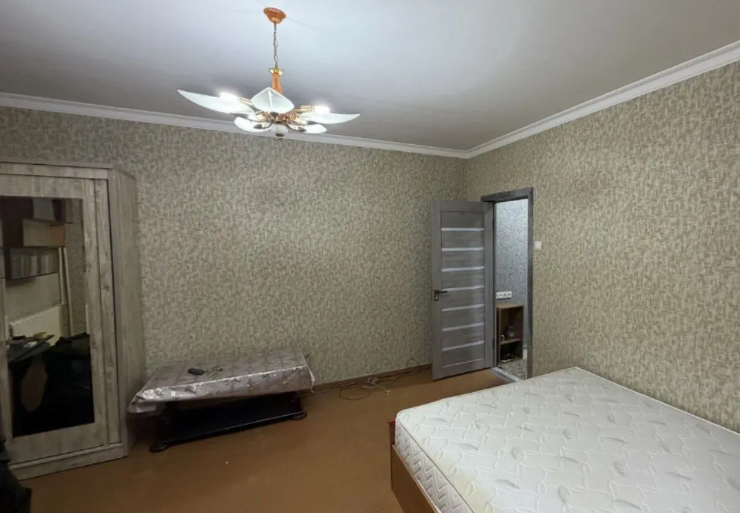 Продаётся 1-комнатная квартира, 42 м², 3/4 этаж — Юнусабадский район