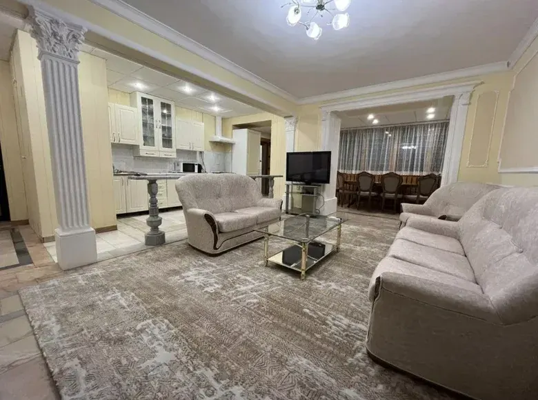 Sotiladi 2 xonali kvartira, 80 m², 3/4 qavat — Mirzo Ulugʻbek tumani