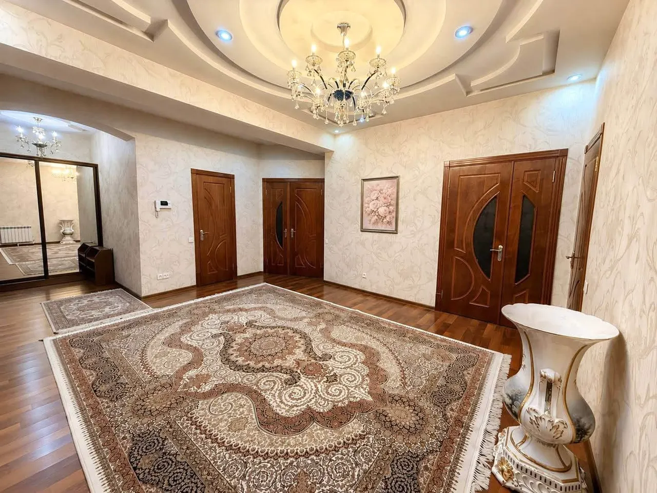 Sotiladi 3 xonali kvartira, 162 m², 9/9 qavat — Yakkasaroy tumani