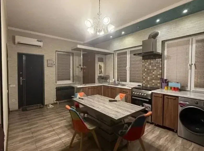 Сдаётся 2-комнатная квартира, 70 м², 1/2 этаж — Яккасарайский район