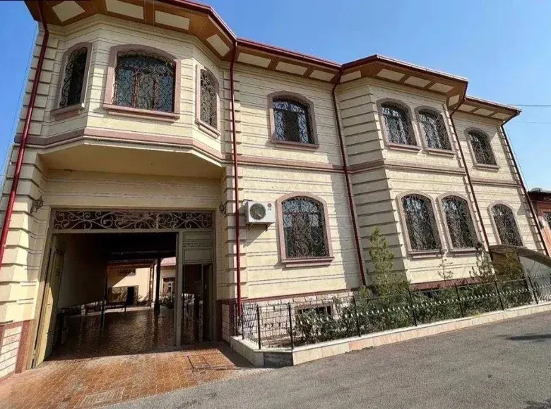 Sotiladi 9 xonali hovli uy, 10 sotix, 400 m² — Mirzo Ulugʻbek tumani