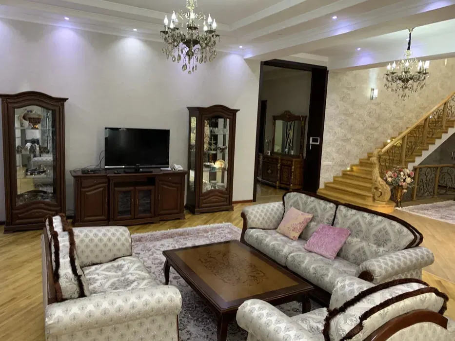 Ijaraga beriladi 6 xonali hovli uy, 7 sotix, 500 m² — Yakkasaroy tumani
