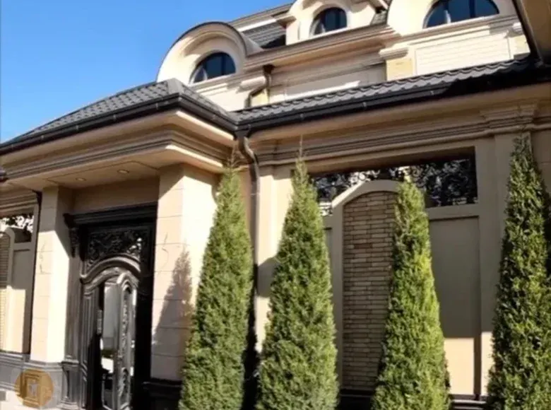 Сотилади 14 хонали ҳовли уй, 14 сотих, 1400 м² — Мирзо Улуғбек тумани