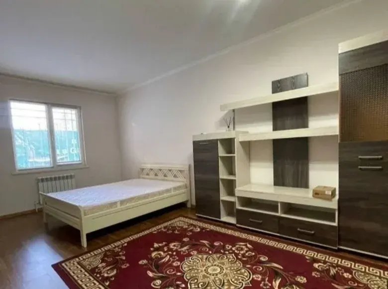Сдаётся 1-комнатная квартира, 40 м², 1/9 этаж — Яшнабадский район