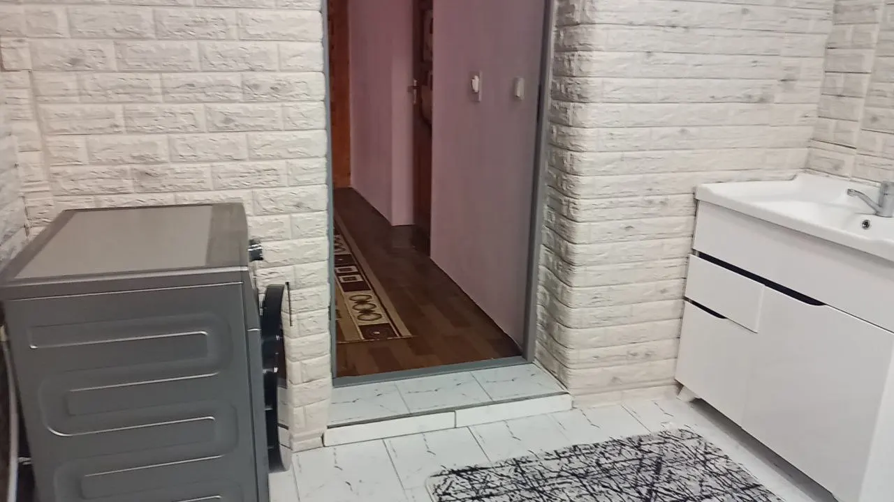Сотилади 6 хонали ҳовли уй, 10 сотих, 1 қаватли — Паркент тумани
