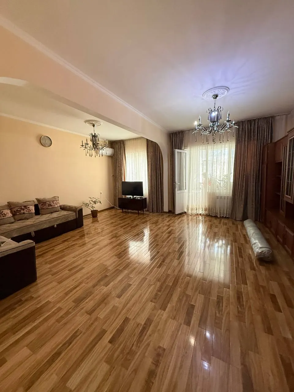 Sotiladi 4 xonali kvartira, 92 m², 2/4 qavat — Mirobod tumani