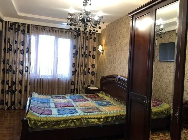 Сотилади 5 хонали квартира, 140 м², 2/4 қават — Олмазор тумани