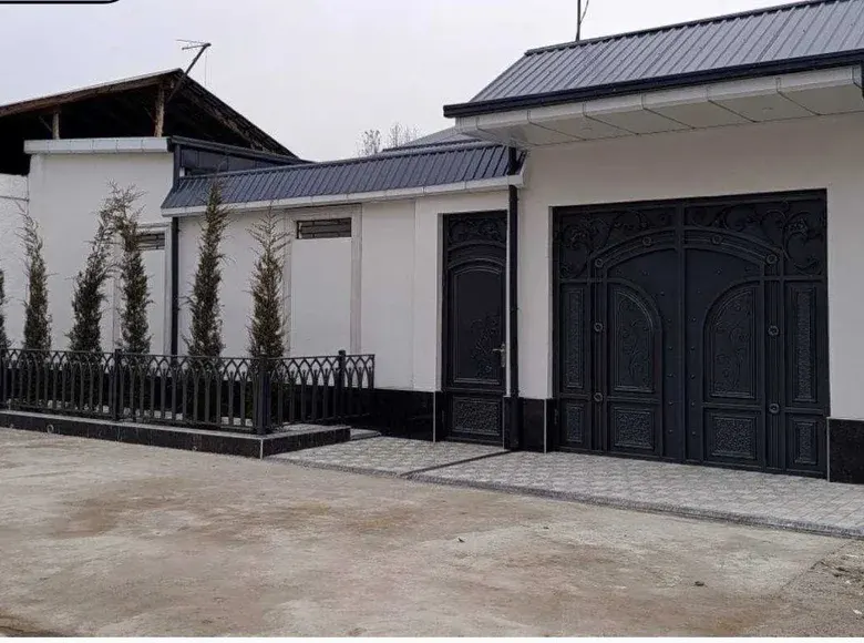 Sotiladi 5 xonali hovli uy, 3.1 sotix, 210 m² — Yangi Toshkent tumani