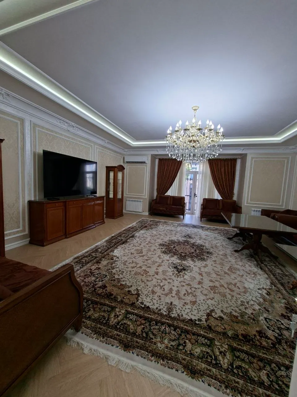 Сдаётся 5-комнатная квартира, 250 м², 4/7 этаж — Мирабадский район