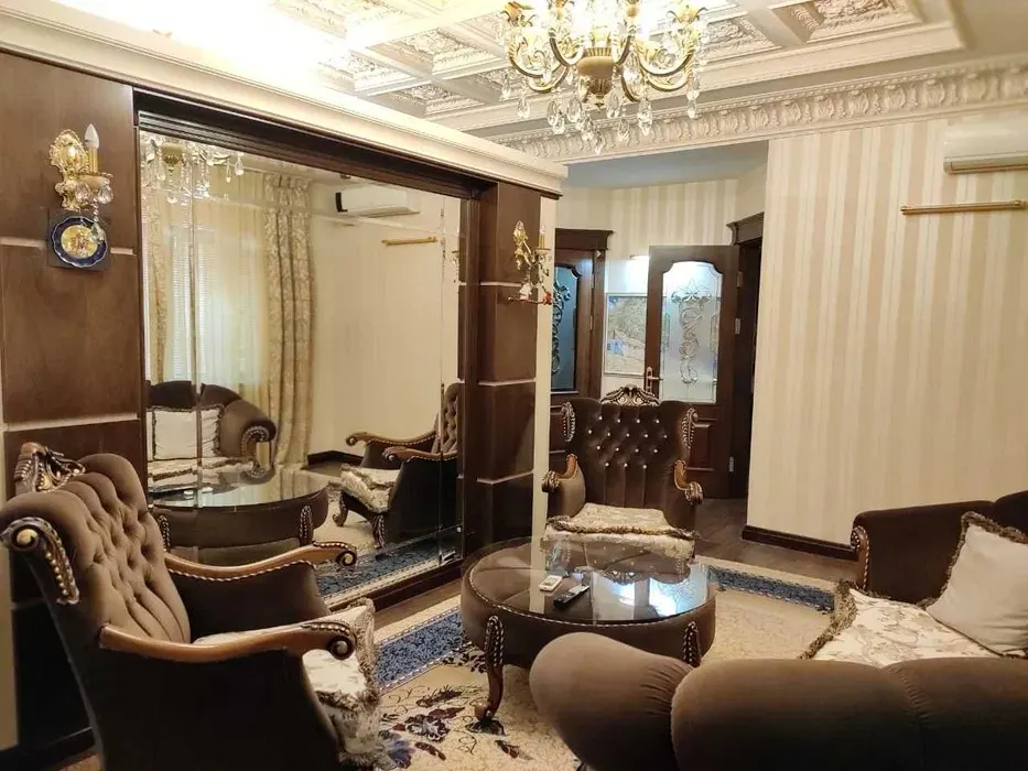 Сдаётся 6-комнатная квартира, 350 м², 1/5 этаж — Юнусабадский район