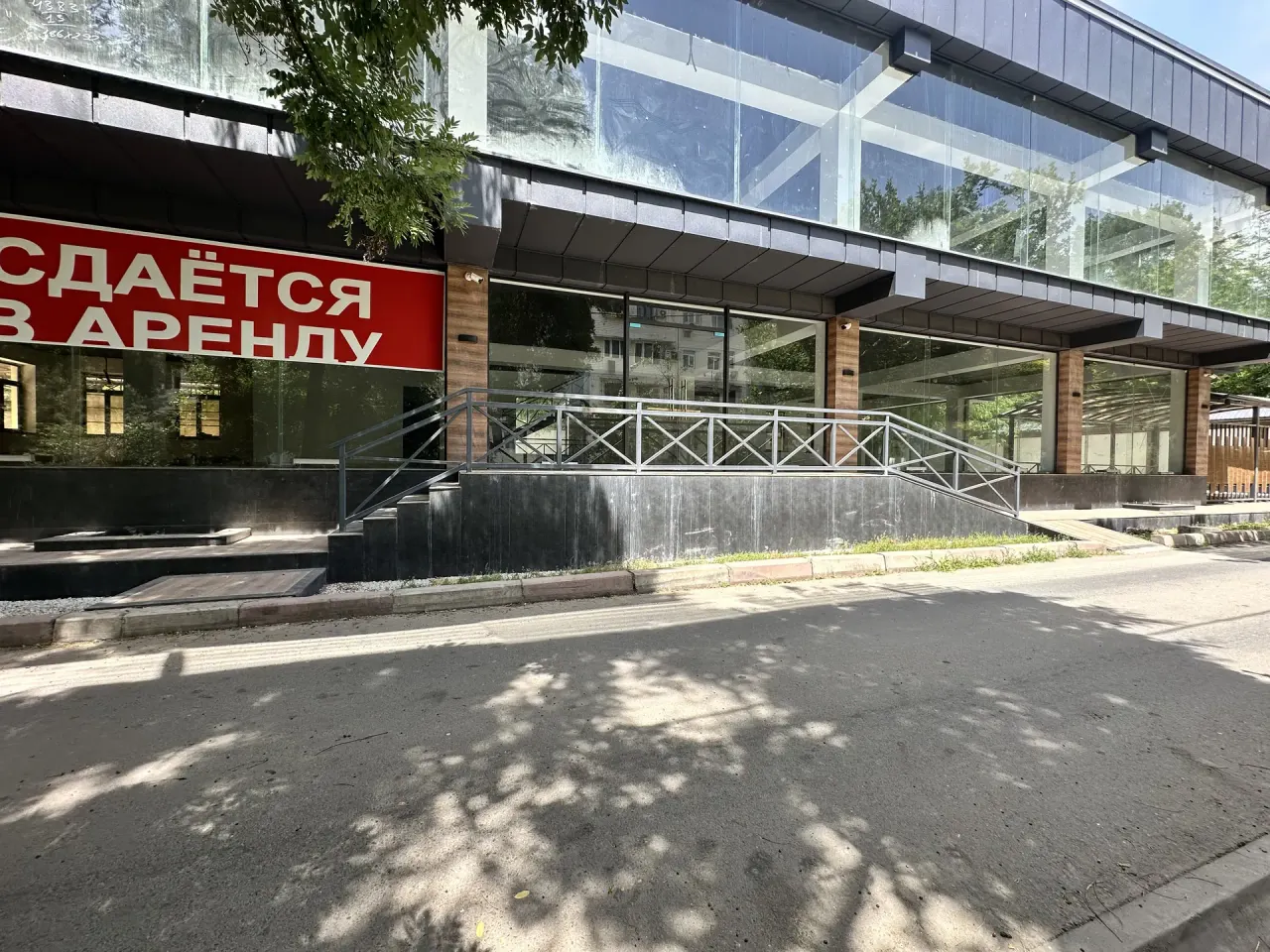Сотилади тижорат биноси, 1000 м² — Учтепа тумани
