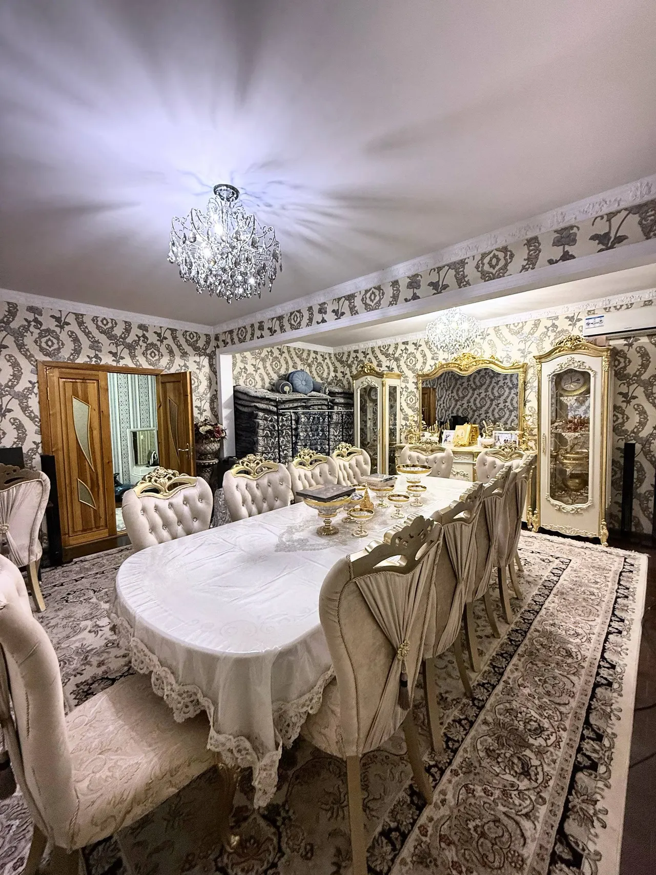Продаётся 5-комнатная квартира, 112 м², 1/5 этаж — Юнусабадский район