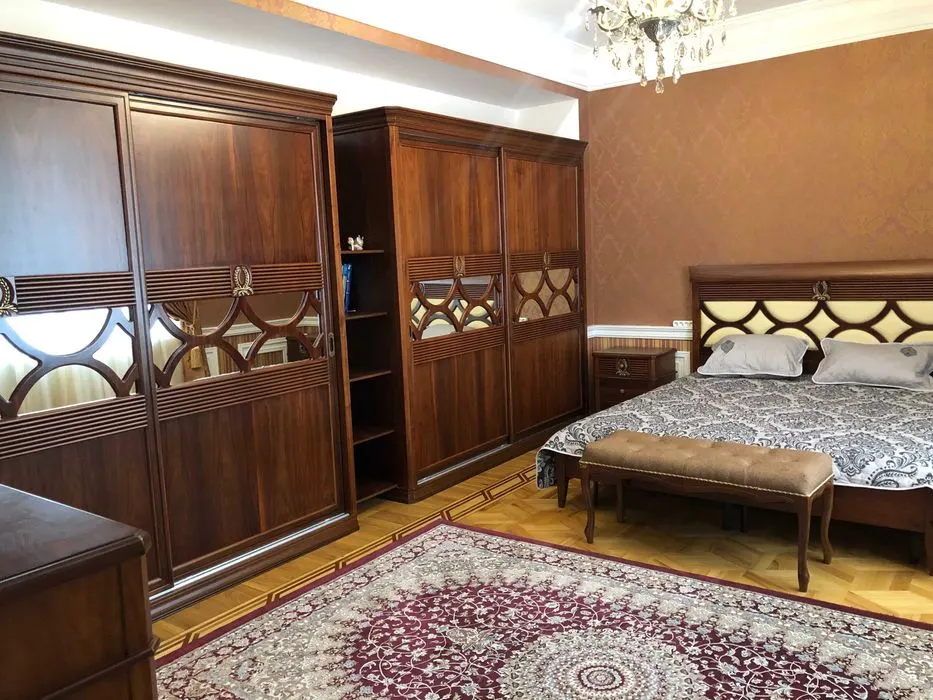 Сдаётся 3-комнатная квартира, 183 м², 6/8 этаж — Мирабадский район