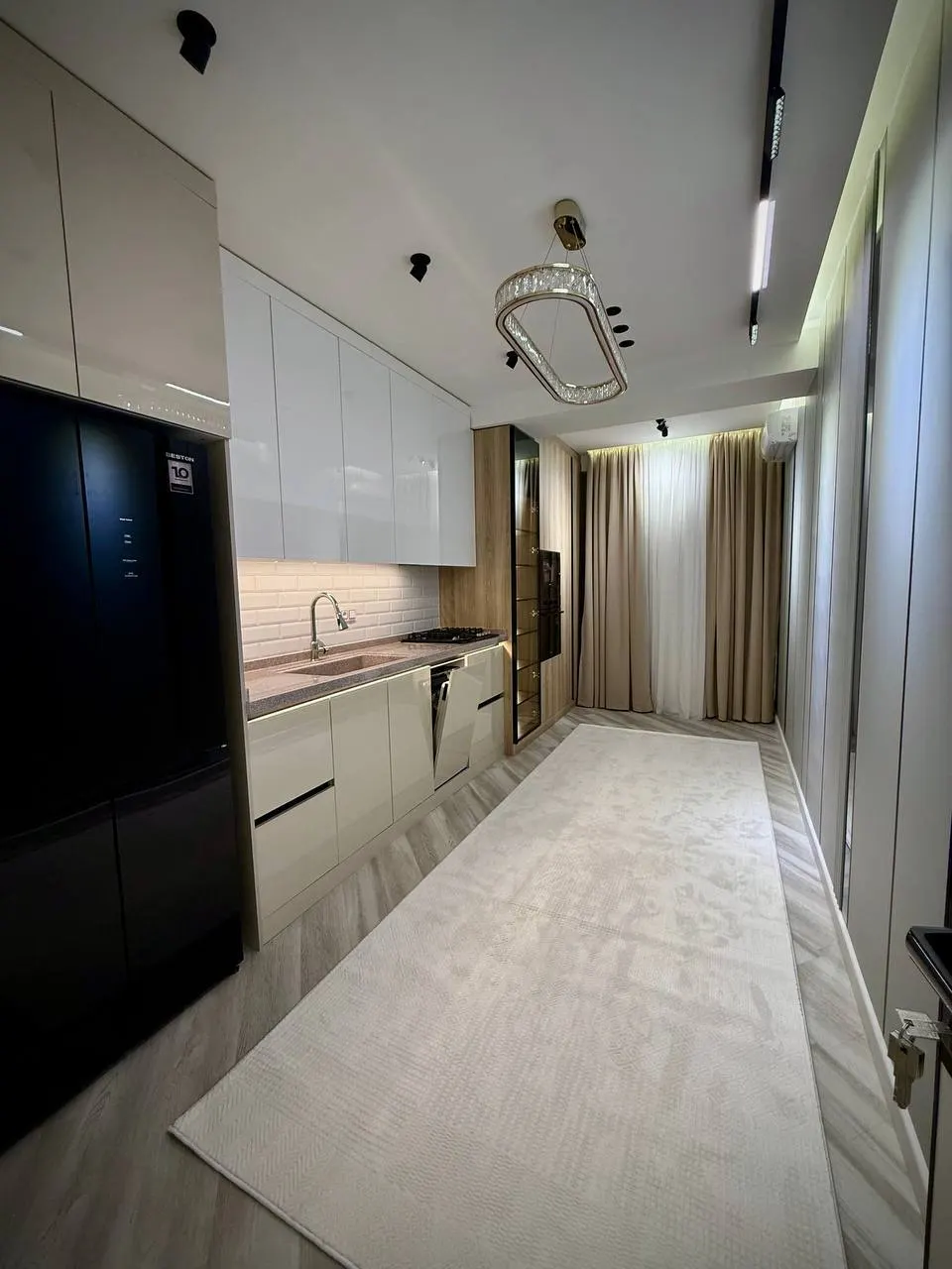 Сотилади 4 хонали квартира, 90 м², 3/16 қават — Мирзо Улуғбек тумани