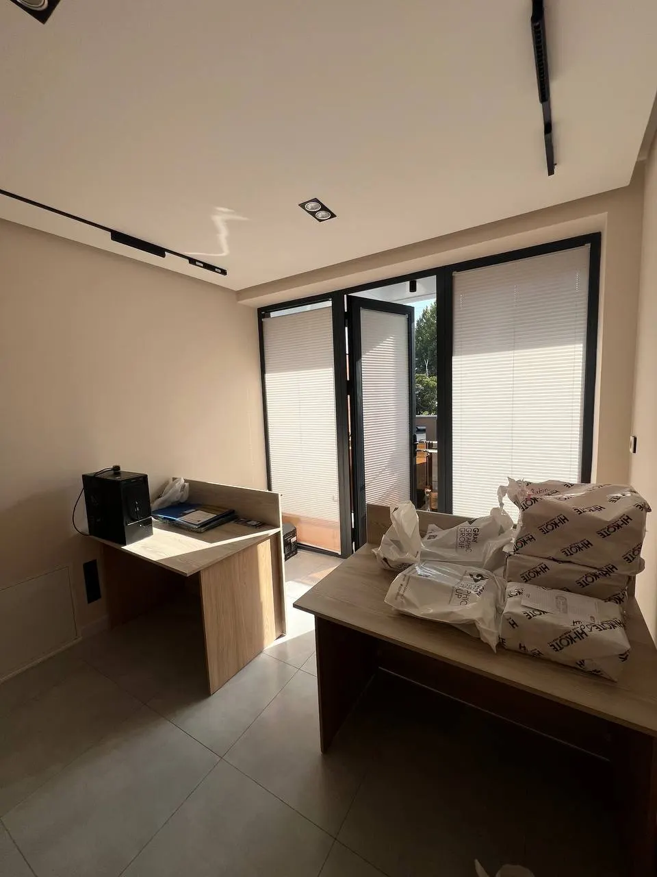 Ижарага берилади тижорат биноси, 12 м² — Юнусобод тумани