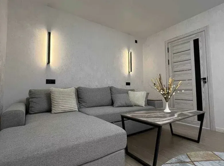 Сотилади 3 хонали квартира, 53 м², 2/4 қават — Юнусобод тумани