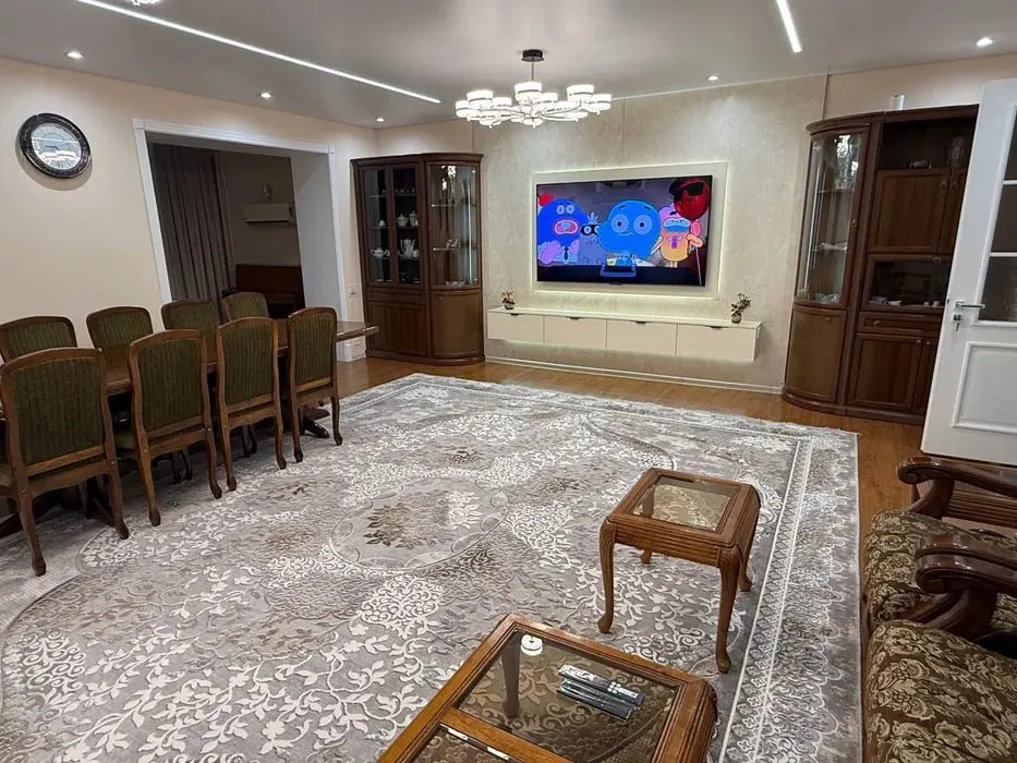 Сдаётся 6-комнатная квартира, 220 м², 1/6 этаж — Мирабадский район