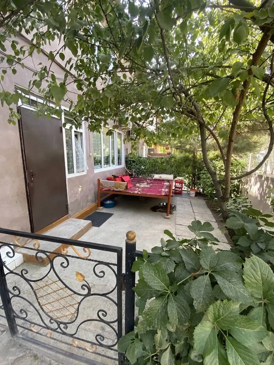 Сотилади 3 хонали квартира, 63 м², 1/2 қават — Бекобод шаҳри