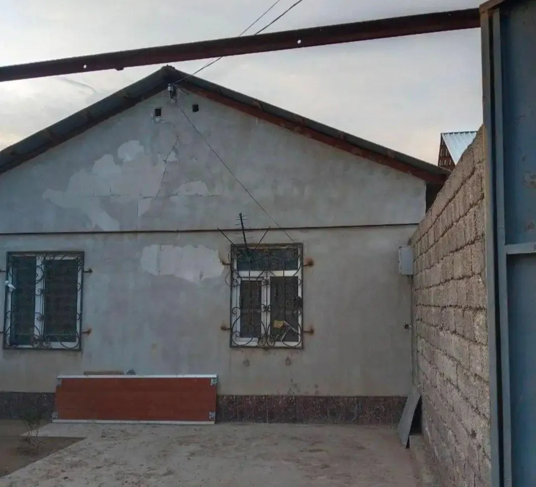 Сотилади 3 хонали ҳовли уй, 2,2 сотих, 1 қаватли — Қибрай тумани